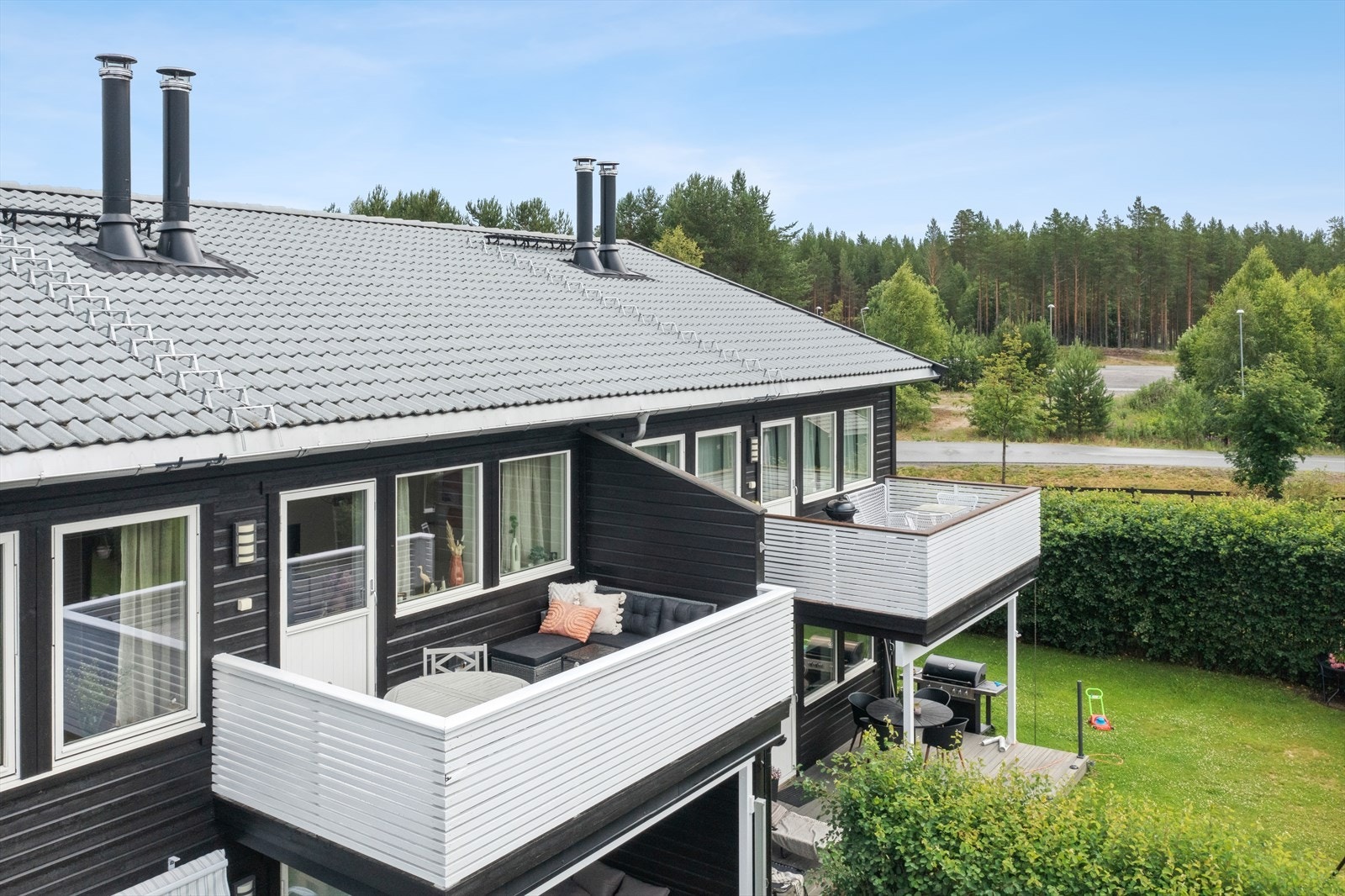 Fin og solrik beliggenhet i byggets 2. etasje og mot syd. Galleribilde