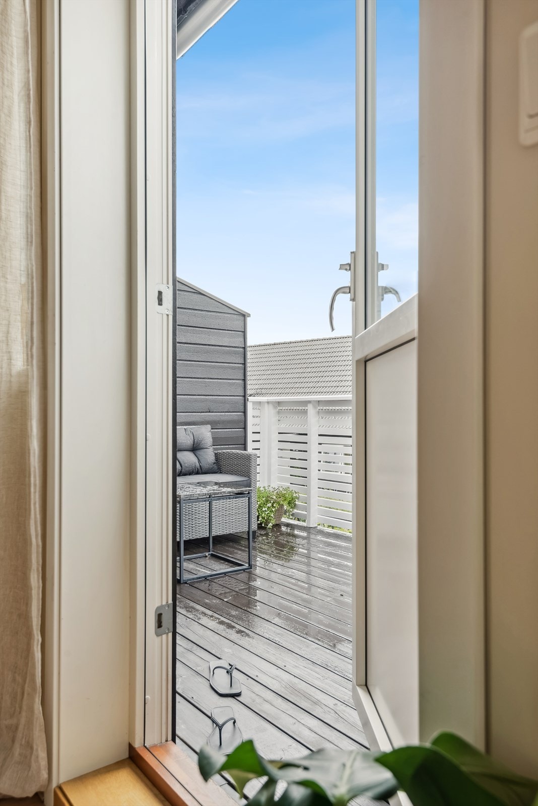 Fra stuen har du utgang til en flott og solrik sydvendt balkong på ca. 9m². Galleribilde