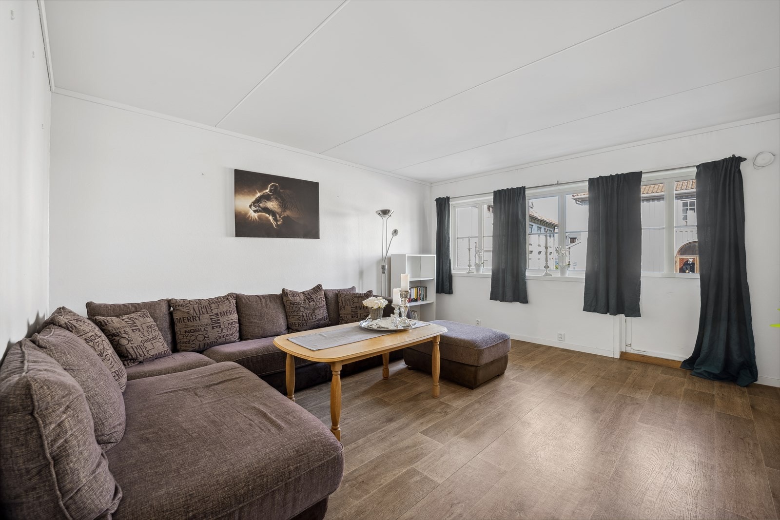 Lys og romslig stue Galleribilde