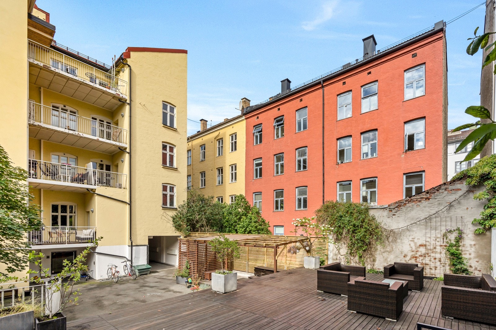 Bakgård. Galleribilde