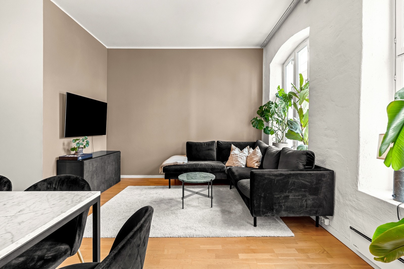 Stuen er enkel å møblere. Galleribilde