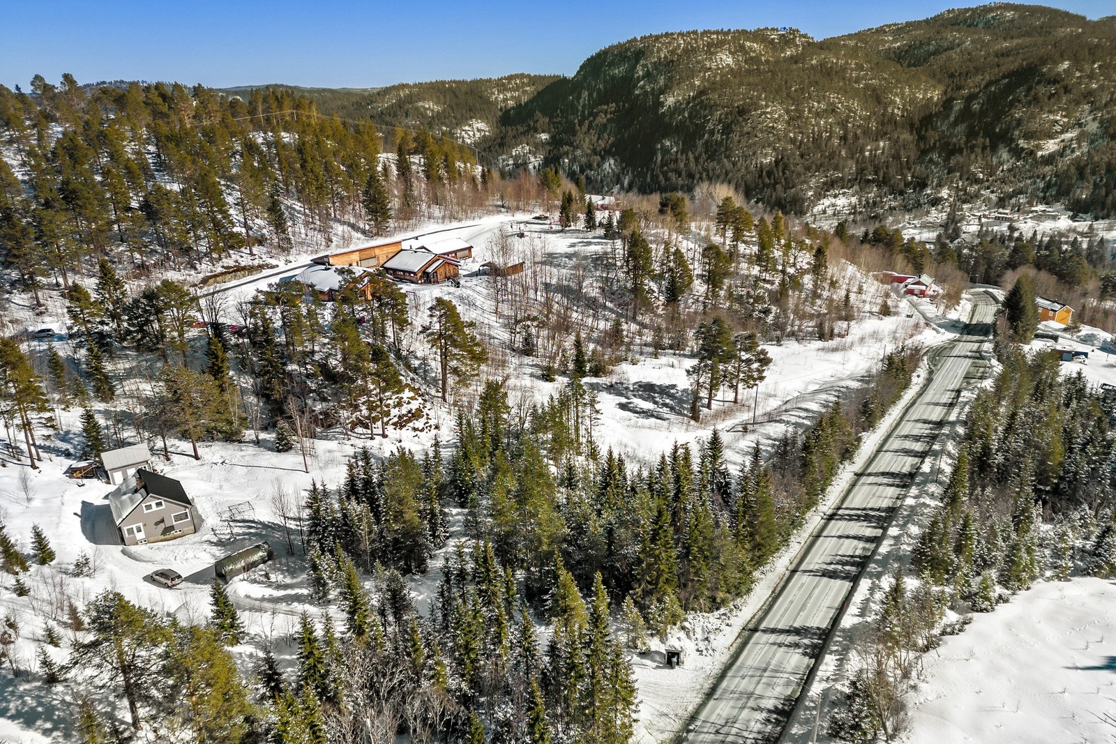 I området er det oppført eneboliger og Løkken barnehage. Galleribilde