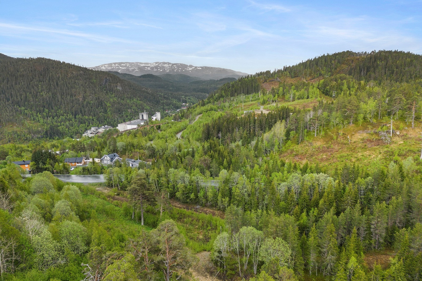 Maksimal utnyttelsesgrad er satt til 30% BYA og en gesimshøyde på 3 meter. Galleribilde