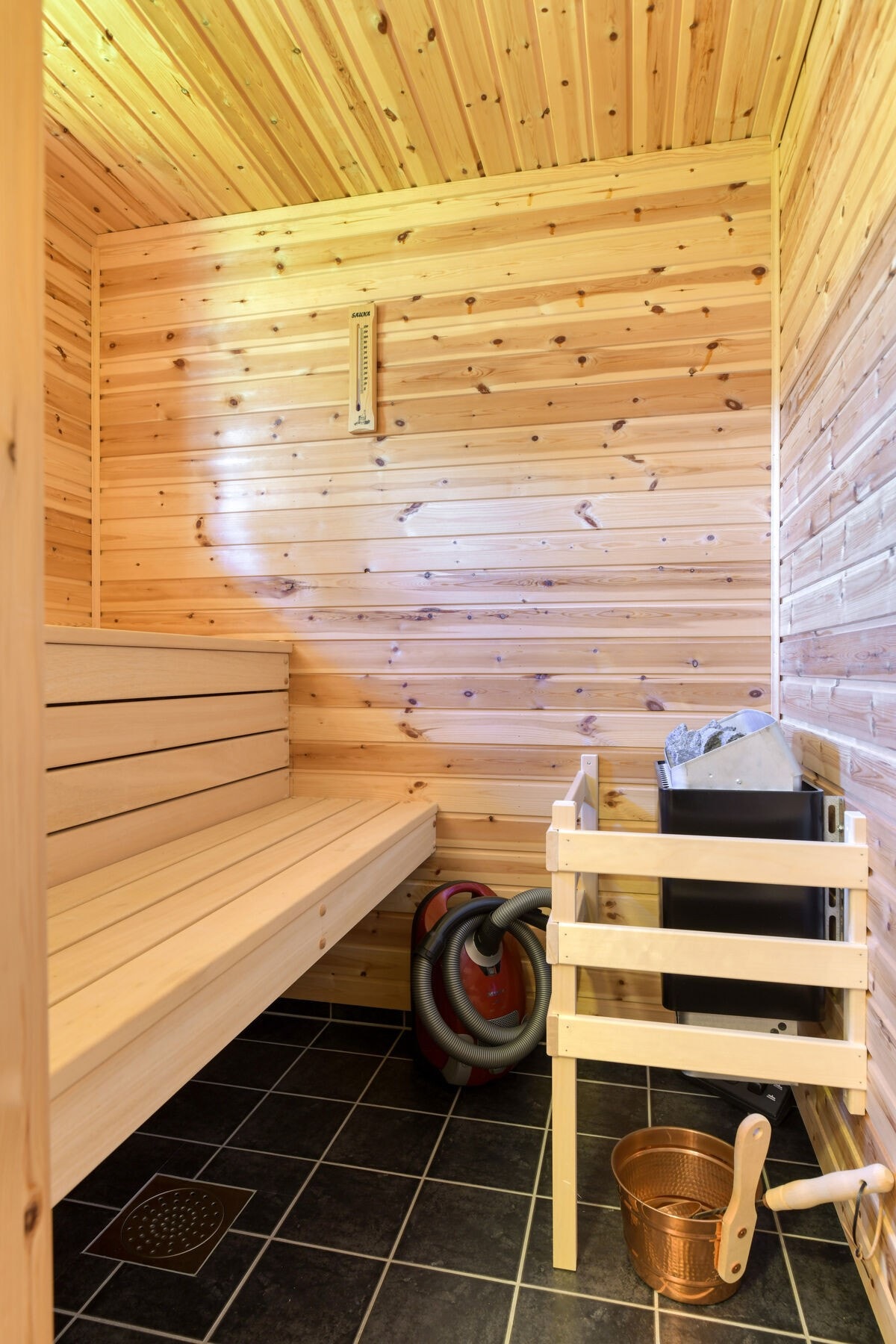 Fra badet har man adkomst til badstuen Galleribilde