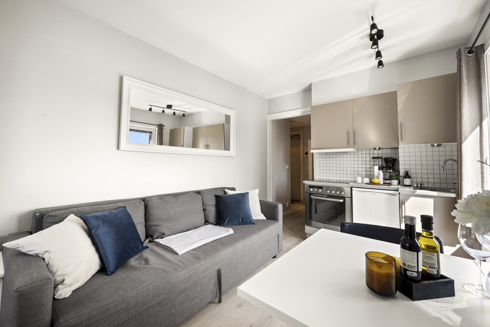 Rema 1000 og SATS kun 1 min gange fra leiligheten. Galleribilde