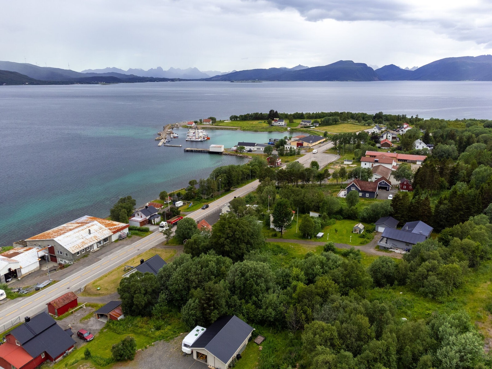 Her kan du bygge bolig i svakt skrående terreng mot sørvest med fine utsiktsforhold og god solgang. Galleribilde