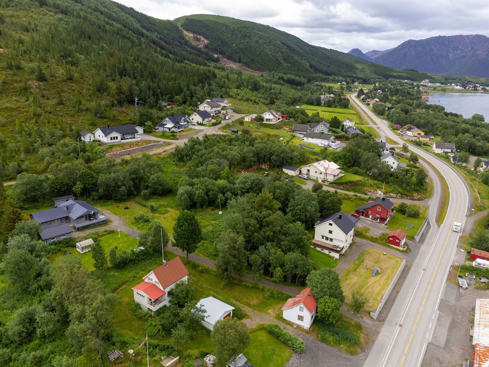 Eiendommen sett fra lufta Galleribilde