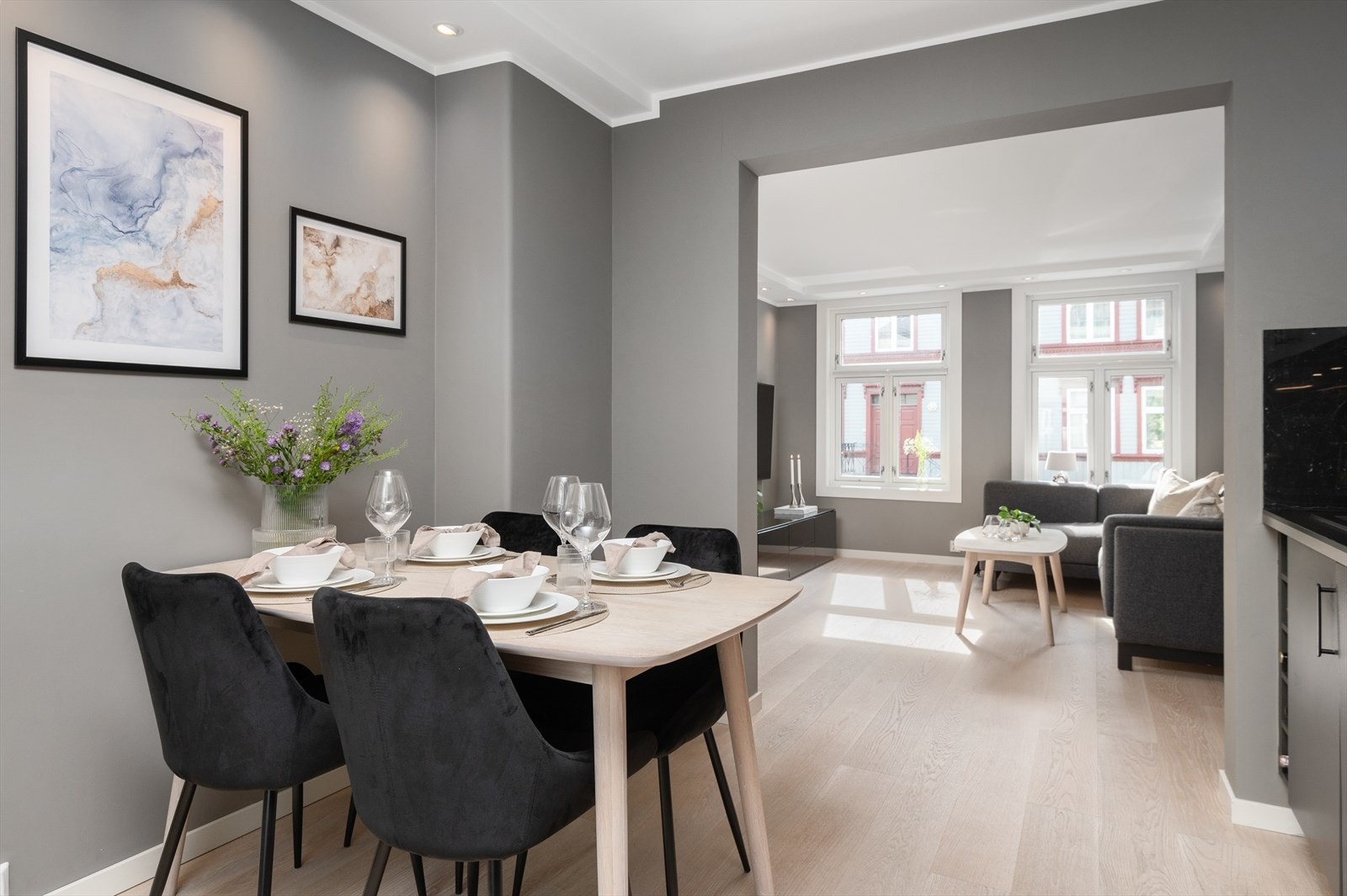 Stuen og kjøkkenet har et samlet areal på 25 kvm. Galleribilde