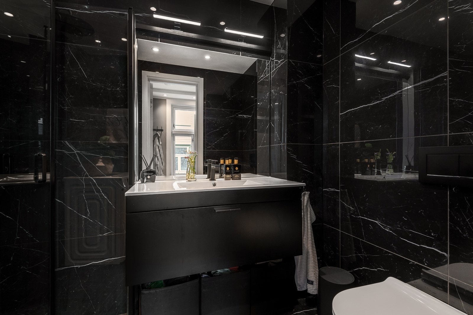 Badet er på 4 kvm og har fått tg 1 av takstmann. Galleribilde