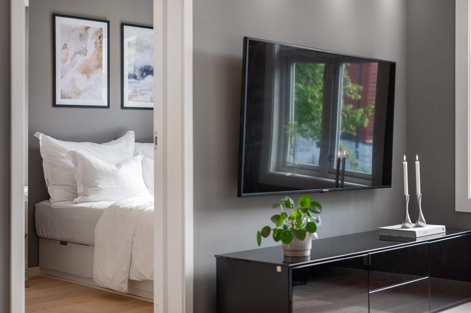 Flotte gjennomgående farger i hele leiligheten. Galleribilde