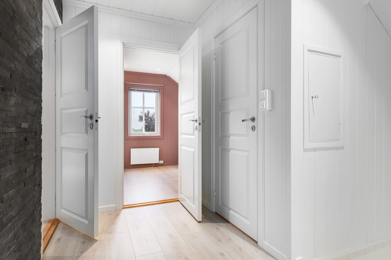 2. etasje består av tre soverom og bad Galleribilde