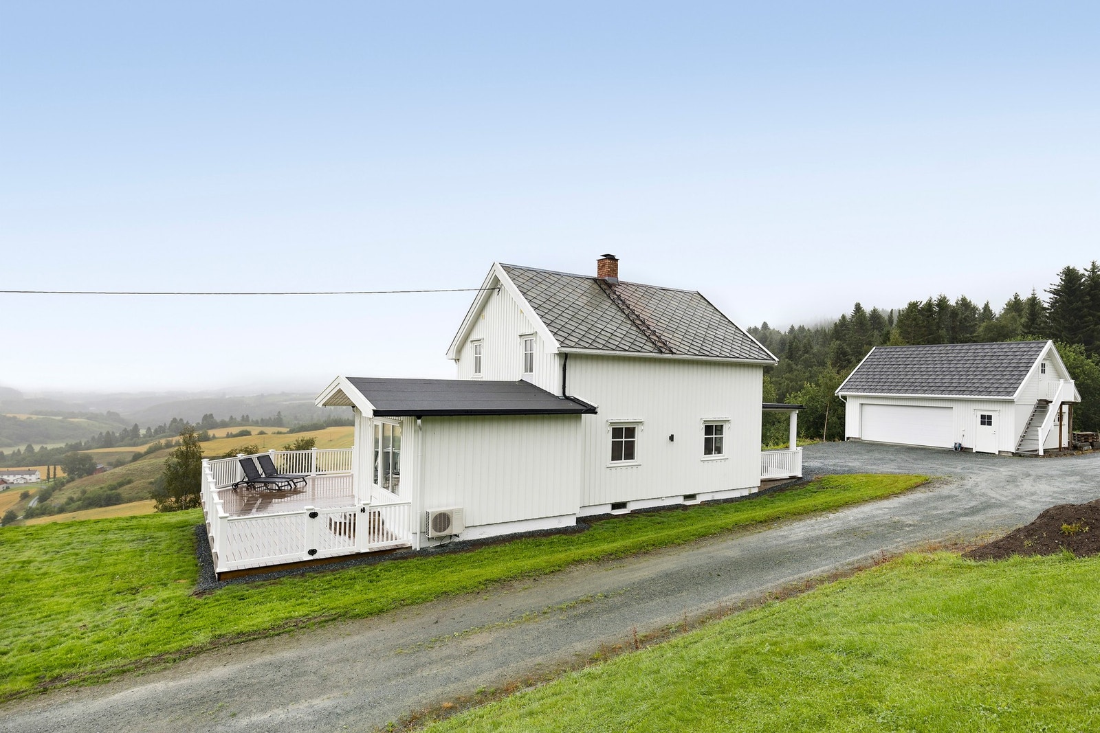 Velkommen til en flott enebolig i landlige omgivelser - med kort vei inn til Melhus Galleribilde