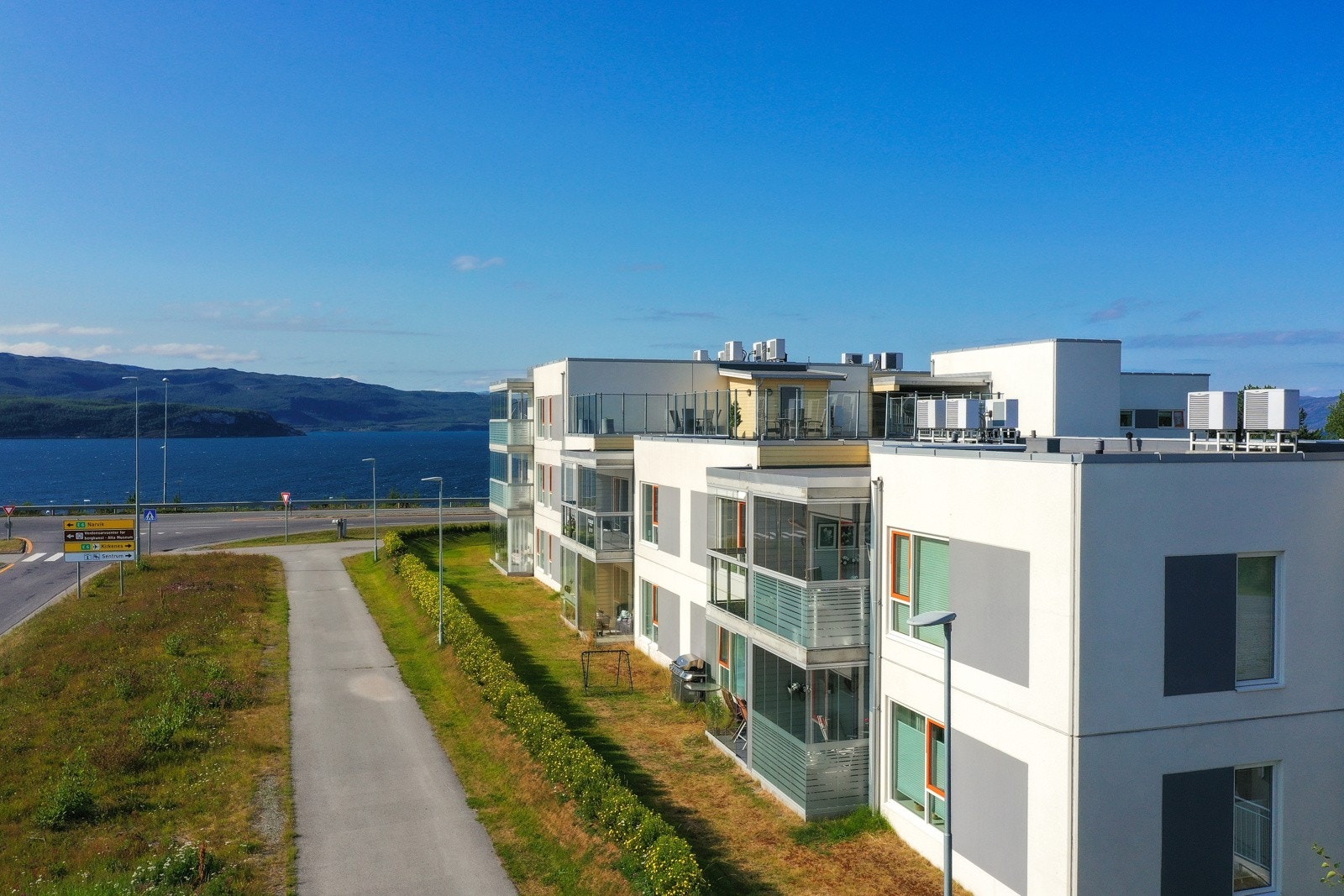 Bussholdeplass ligger like ved Galleribilde