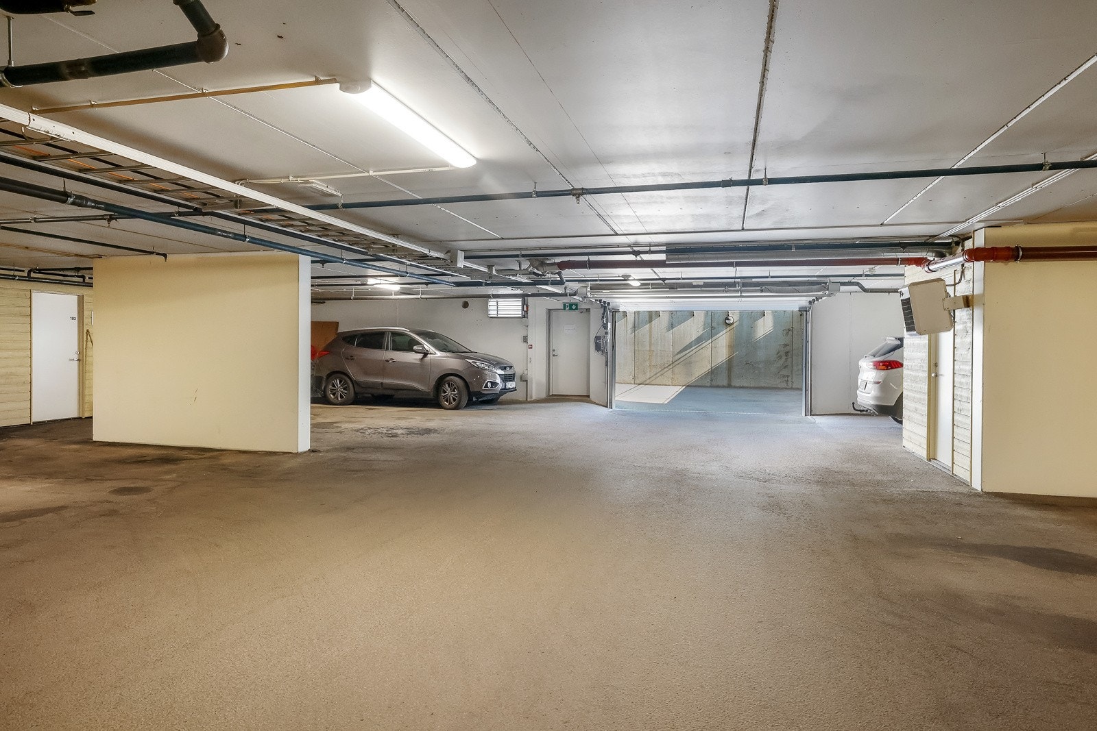 Leiligheten har 2 p-plasser i felles garasjekjeller Galleribilde