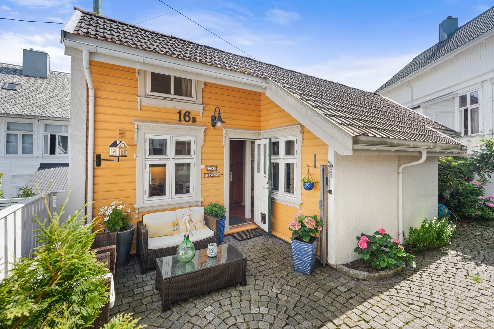 Velkommen til Storgaten 16b - Ett svært sjarmerende bakgårdshus i Farsund sentrum. Galleribilde