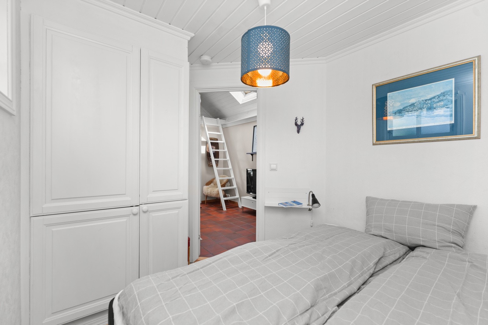 Soverom med garderobe Galleribilde