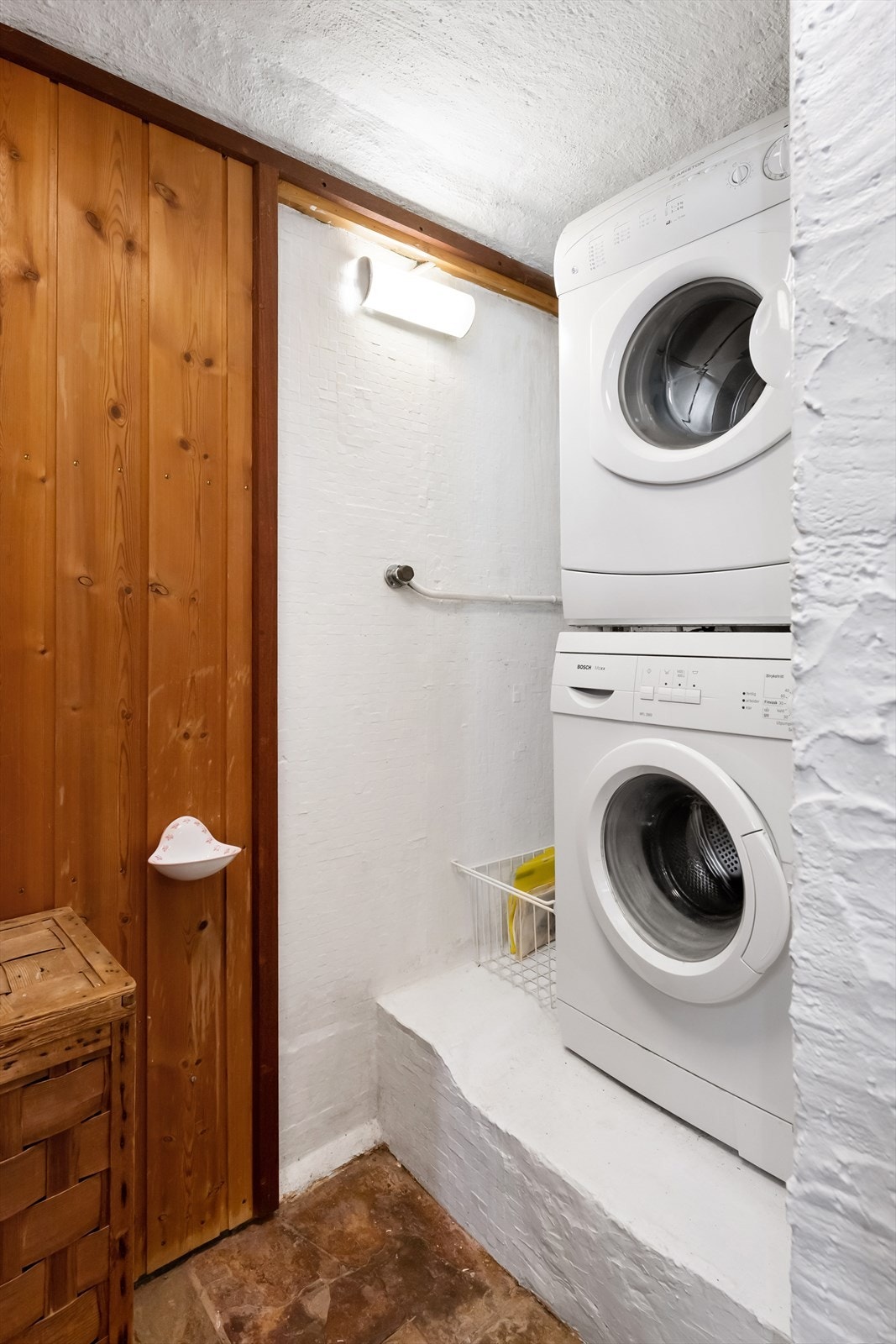 Plass til både vaskemaskin og tørketrommel. Galleribilde