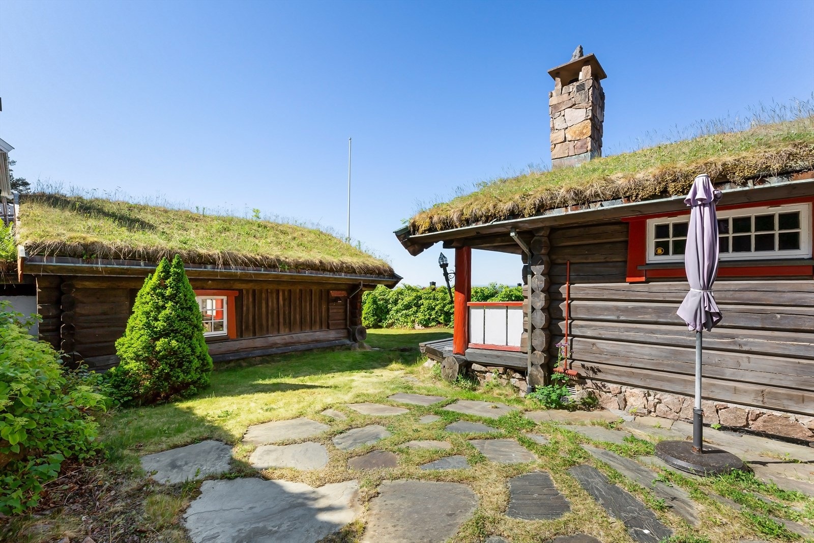 Unik enebolig med historisk preg i naturskjønne omgivelser - Separat anneks samt eget utehus/atelier Galleribilde