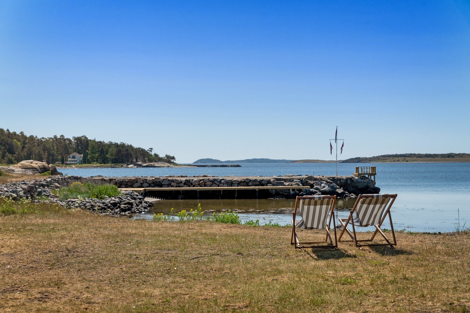 Egen brygge og sandstrand Galleribilde