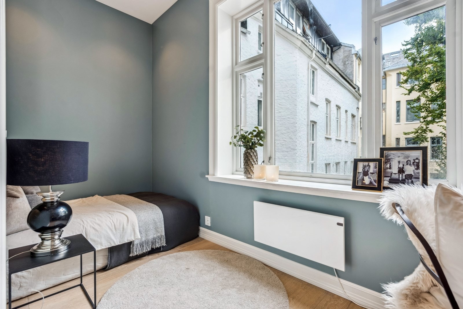 På gjesterommet har du plass til seng, nattbord og og eventuelt annen ønsket møblering. Galleribilde