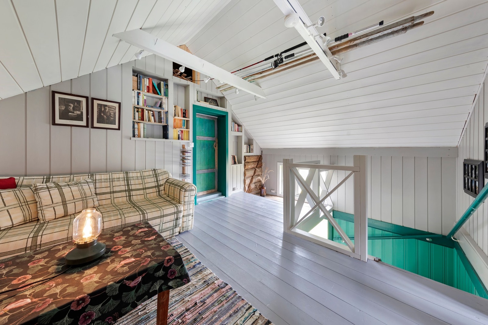 Hyggelig stue på loft Galleribilde