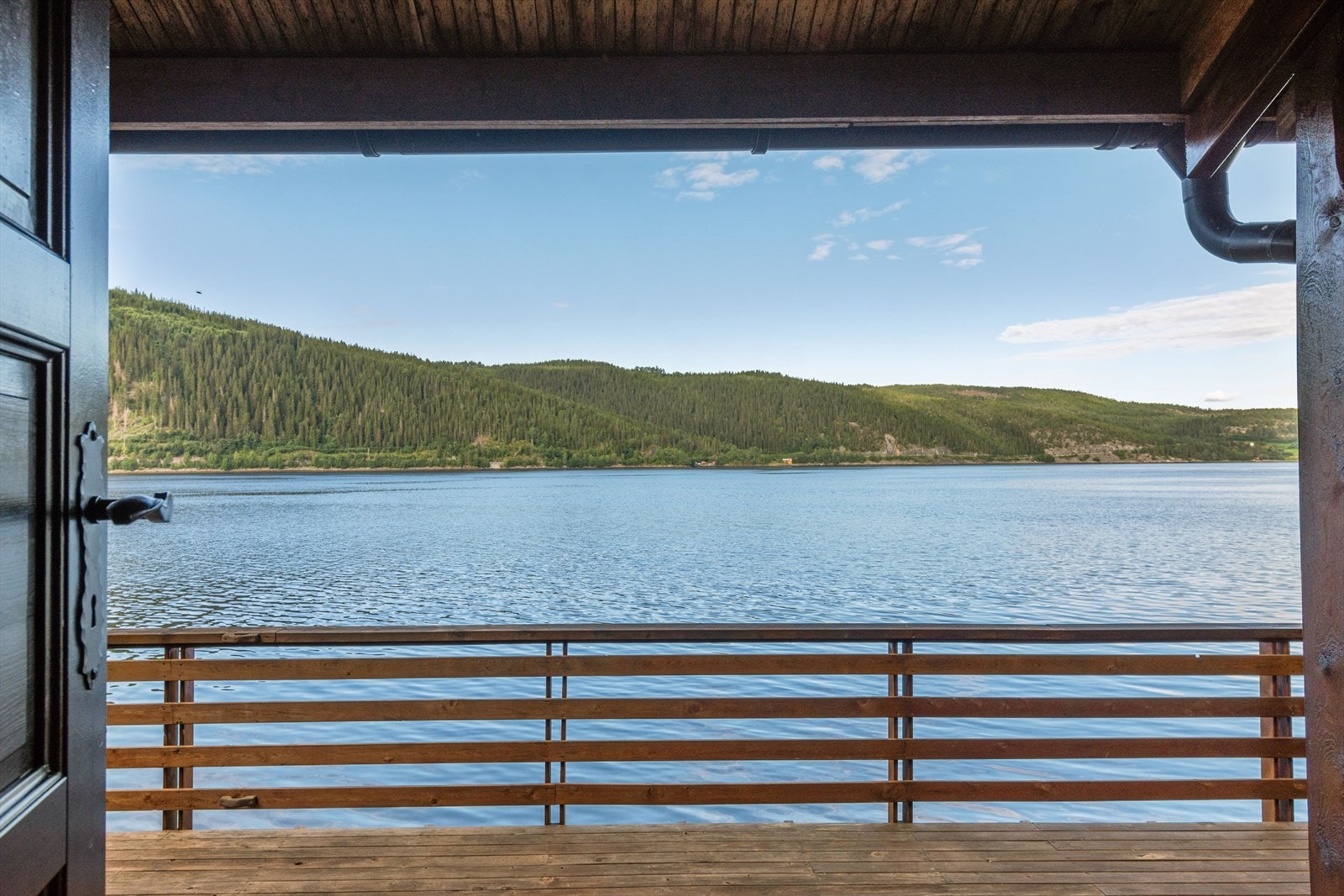 Sjøutsikt fra ytterdøren Galleribilde