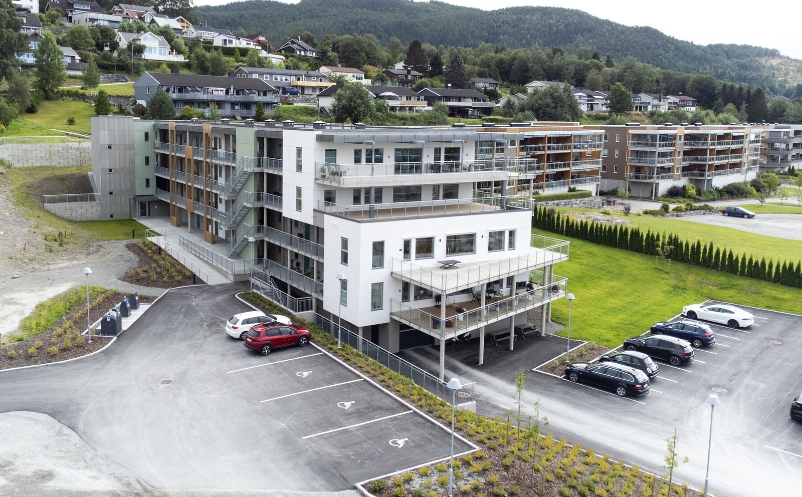 Parkering i p-kjeller, ved behov tildeles det HC-plasser Galleribilde