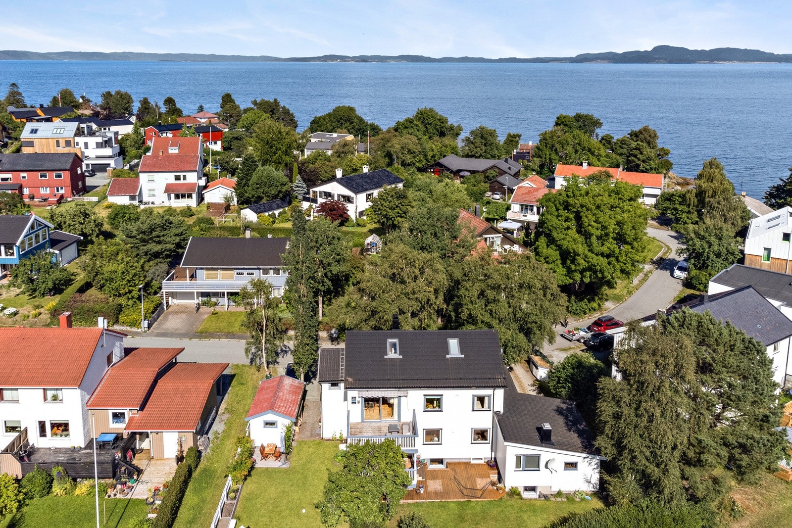 Shoppingen og dagligvarehandelen gjøres enkelt med kort vei til Ladetorget og City Lade. Galleribilde