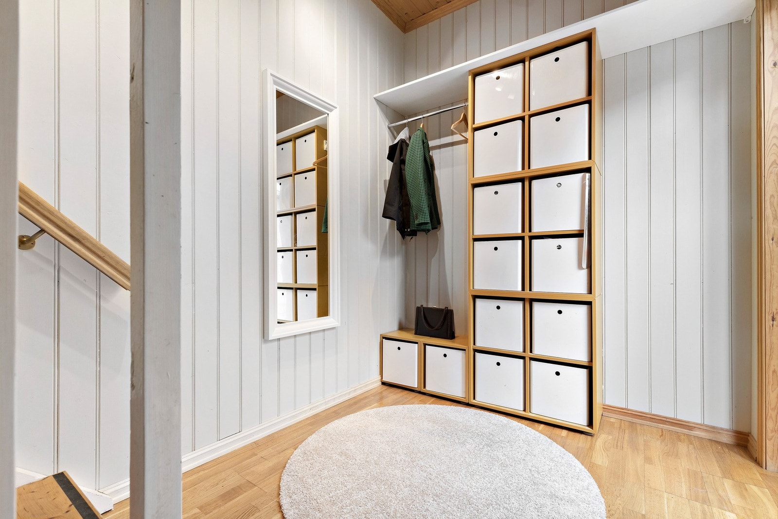 Boligen disponerer egen inngang og trapperom. Galleribilde