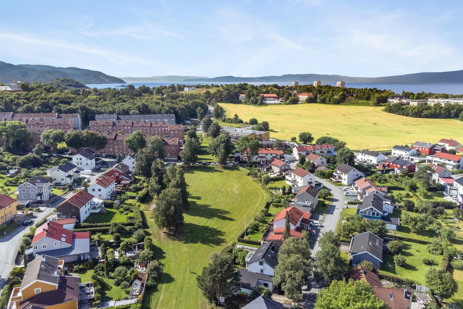 Fra boligen er det kort vei til busstopp som tar deg både til Sentrum og Strindheim. Galleribilde