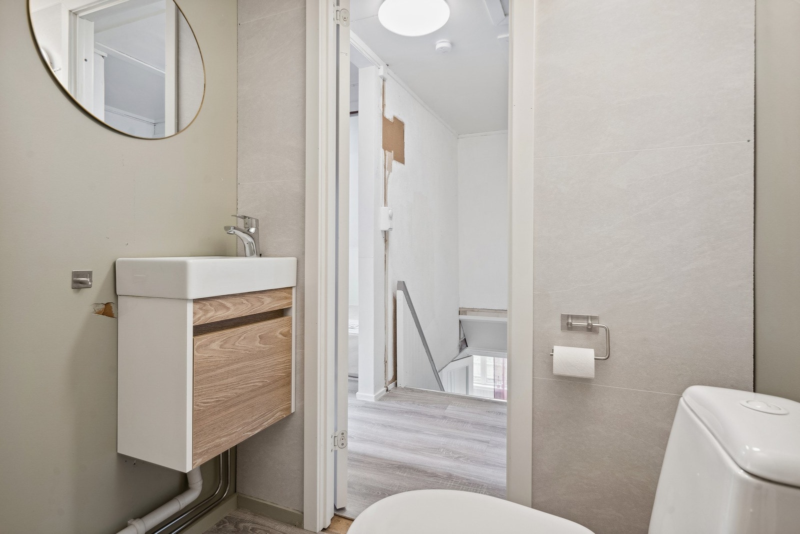 På loftet er det etablert et lite toalettrom, praktisk på kveldstid. Galleribilde