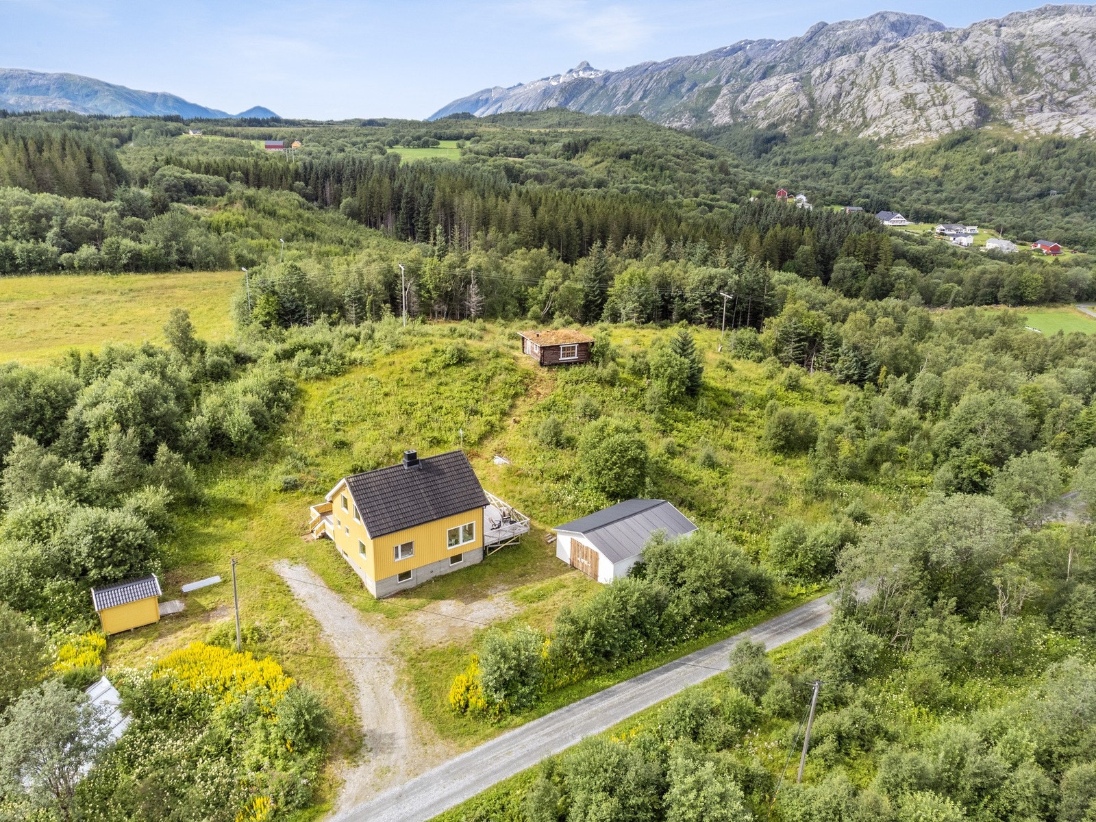 Velkommen til Sundøyveien 43 // en innholdsrik enebolig/fritidsbolig beliggende i idylliske omgivelser på Sundøya. Galleribilde