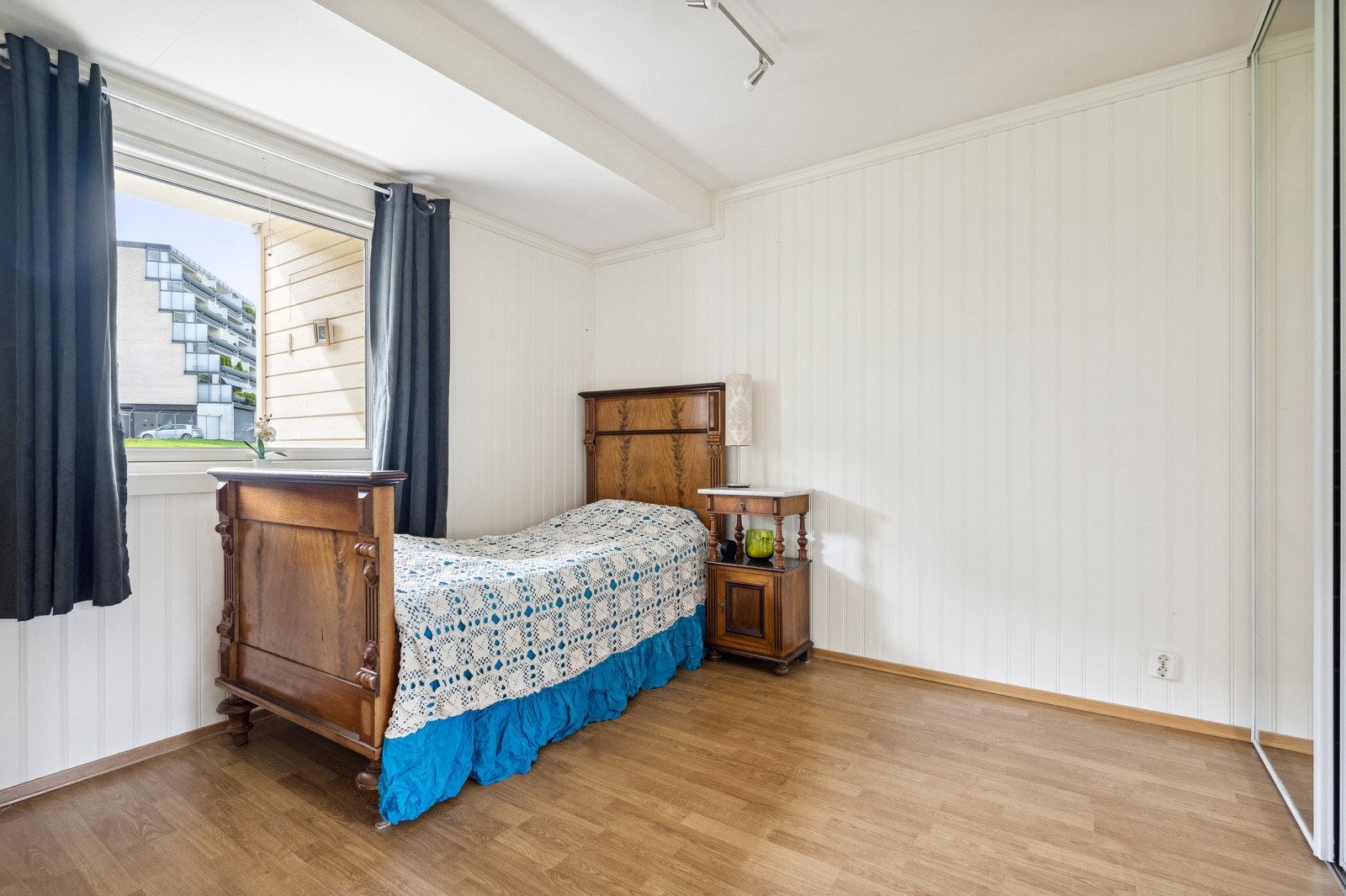 Soverommet har god plass til dobbeltseng. Galleribilde