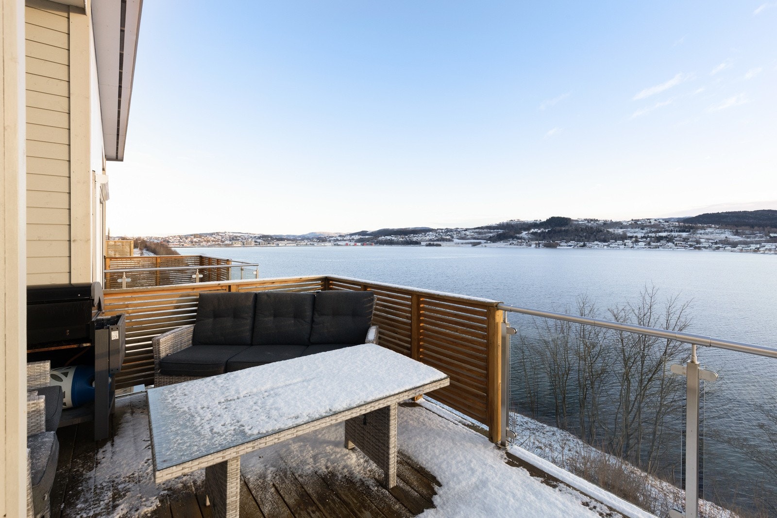 Veranda med gode solforhold og flott utsikt! Galleribilde