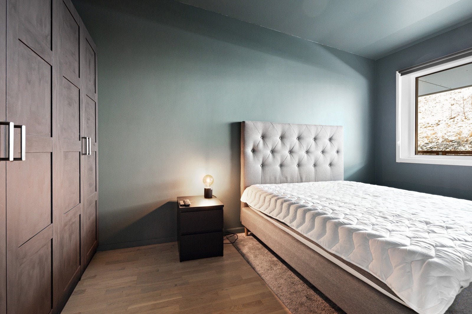 2 soverom, hvor begge har god plass for både seng og garderobe. Galleribilde