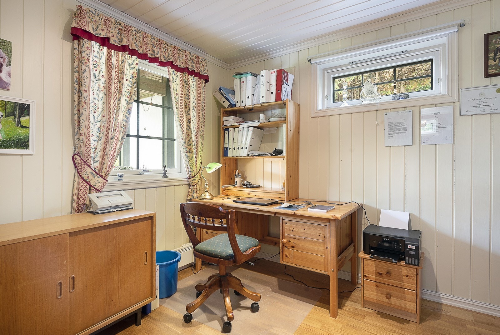 Soverom som i dag brukes til kontor. Så her har du mange valgmuligheter Galleribilde