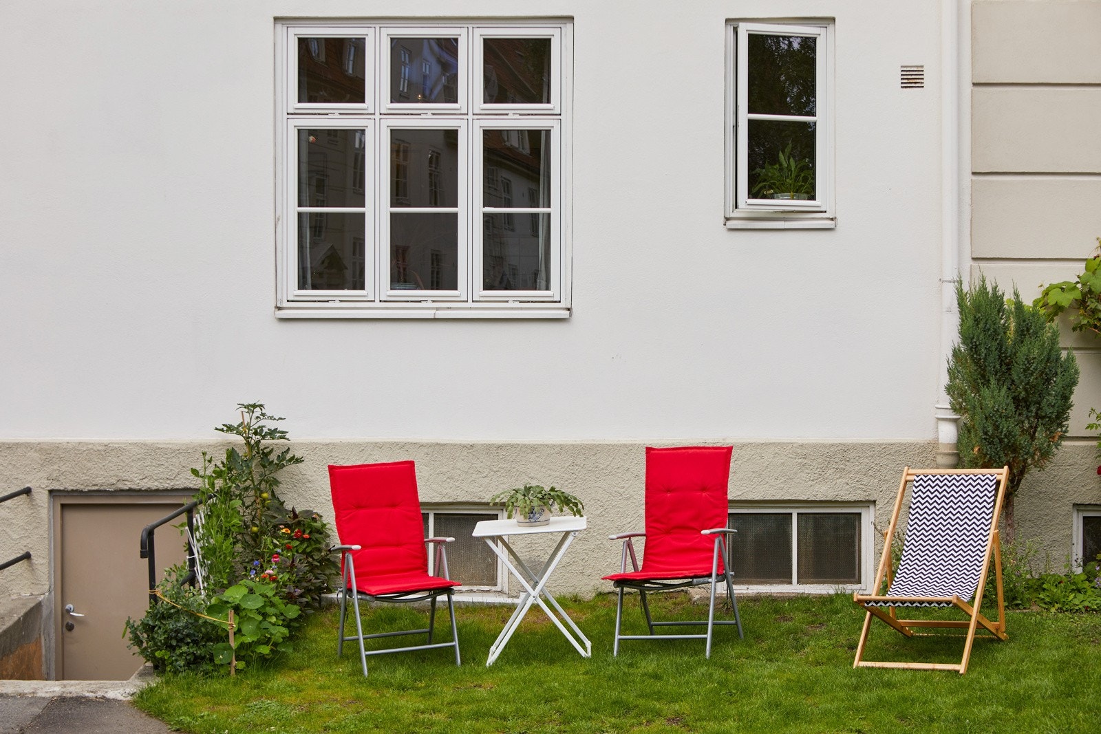 Leiligheten ligger i byggets høye 1. etasje og vender i sin helhet mot rolige og grønne fellesarealer. Galleribilde