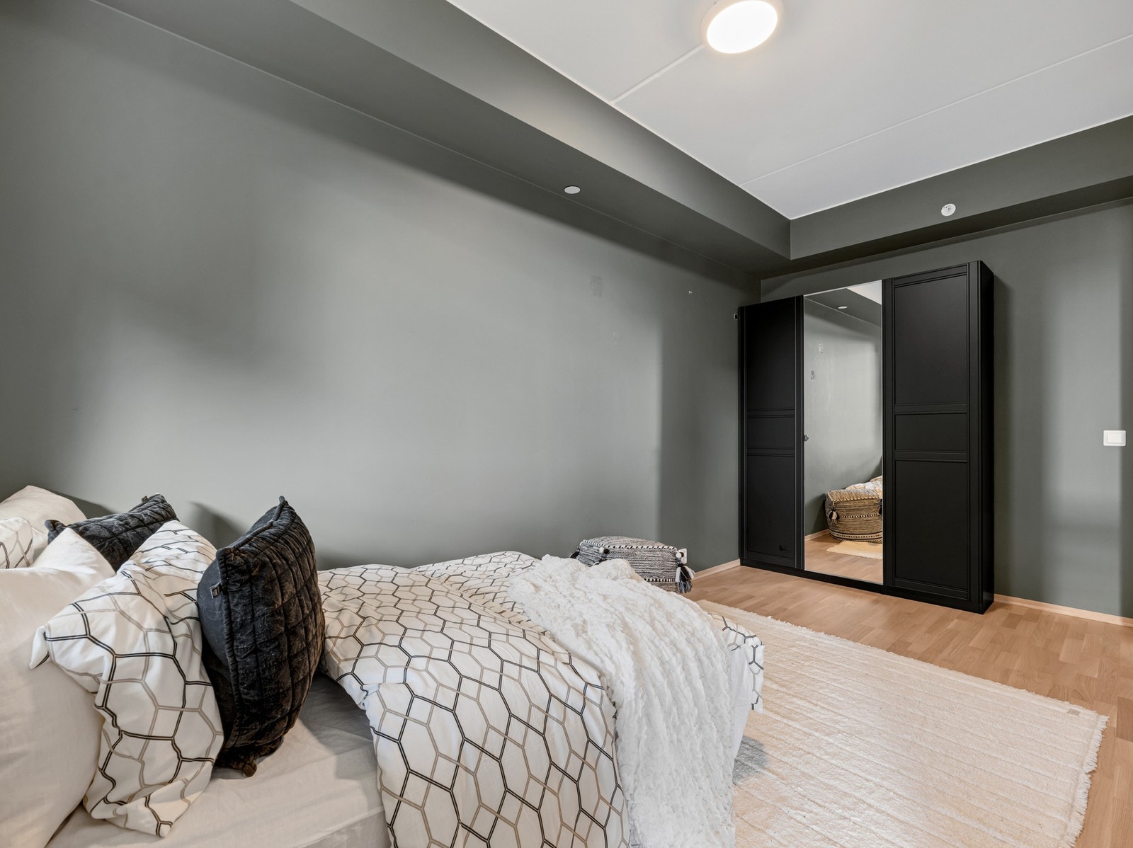 Soverommet har også god plass til garderobe. Galleribilde