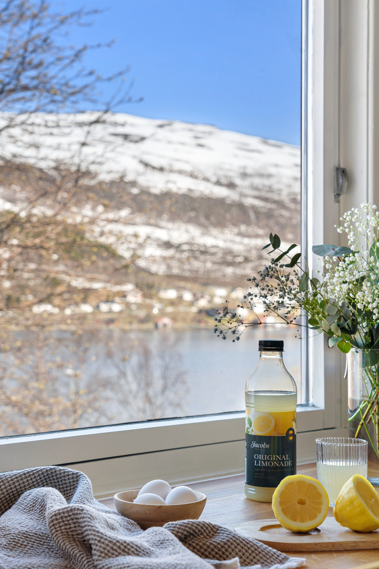 De gode vindusflatene sikrer godt med innslipp av naturlig lys.