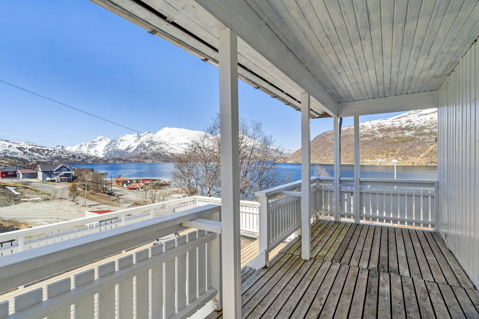 Veranda.