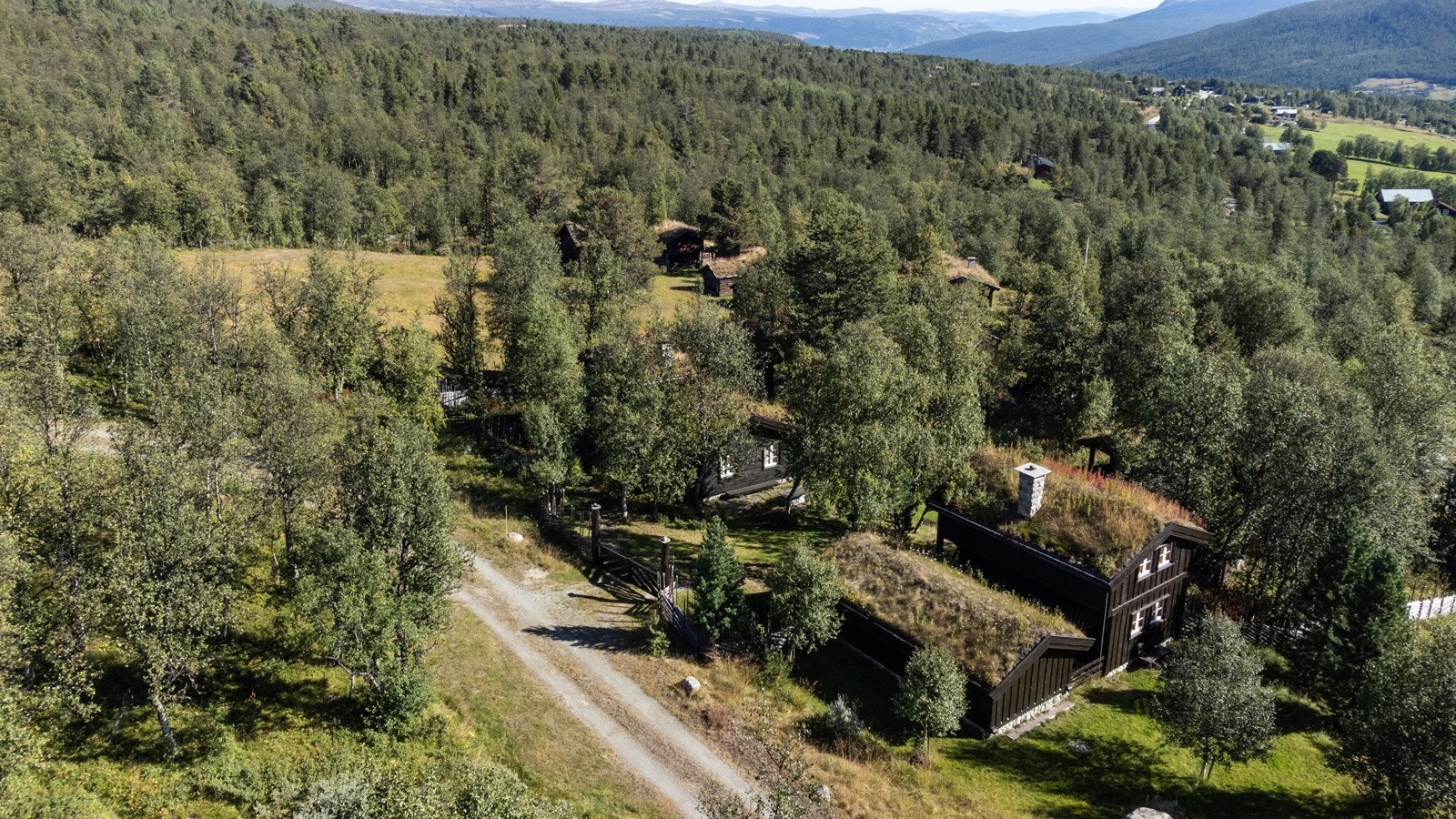 Dronebilde hvor man får oversikt over eiendommen! Galleribilde