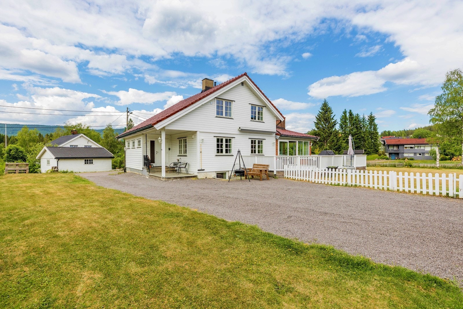 Drømmer du om å bo landlig og tilbaketrukket med masse boltreplass. Kom å ta en titt på denne eiendommen. Galleribilde