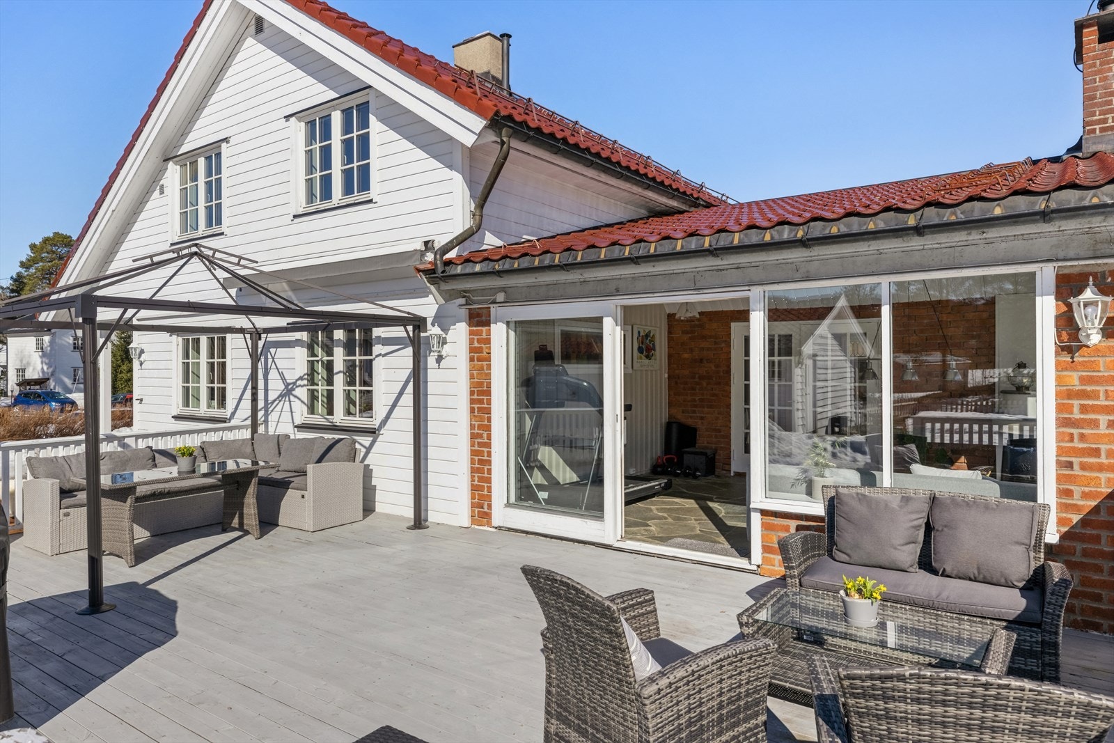 Vinterhagen og terrassen på 39m² kommer godt med i sommerhalvåret. Galleribilde