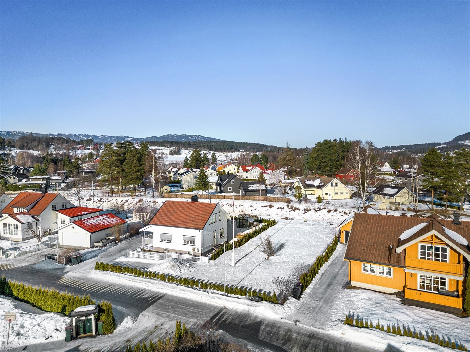 Eiendommen ligger i et veletablert koselig boligområde i nærhet til Hokksund sentrum Galleribilde