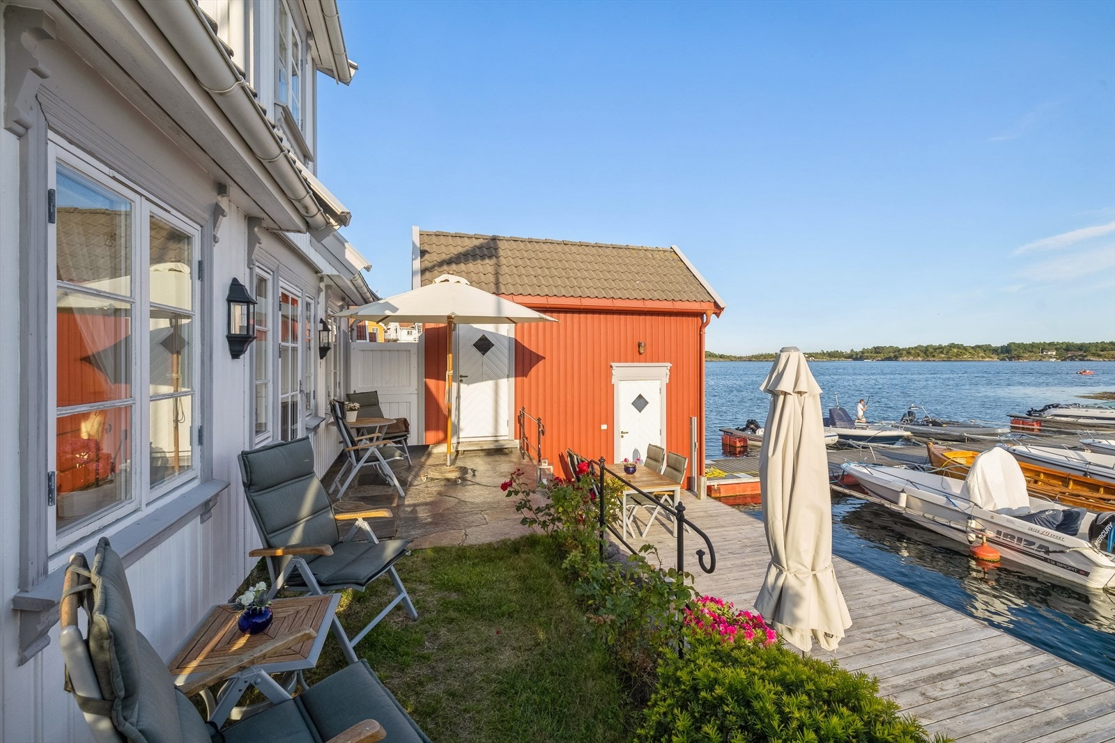 I tillegg disponerer hytten en sjøbod på ca. 12 kvm. Galleribilde
