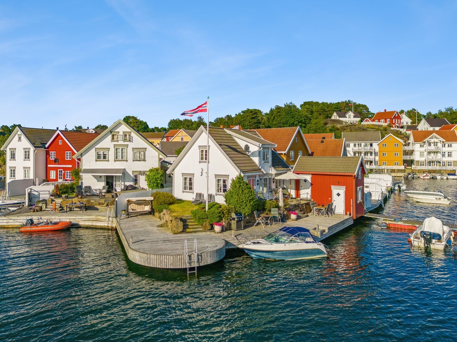 Nærmeste bussholdeplass ligger ca. 5 minutters gange unna. Galleribilde