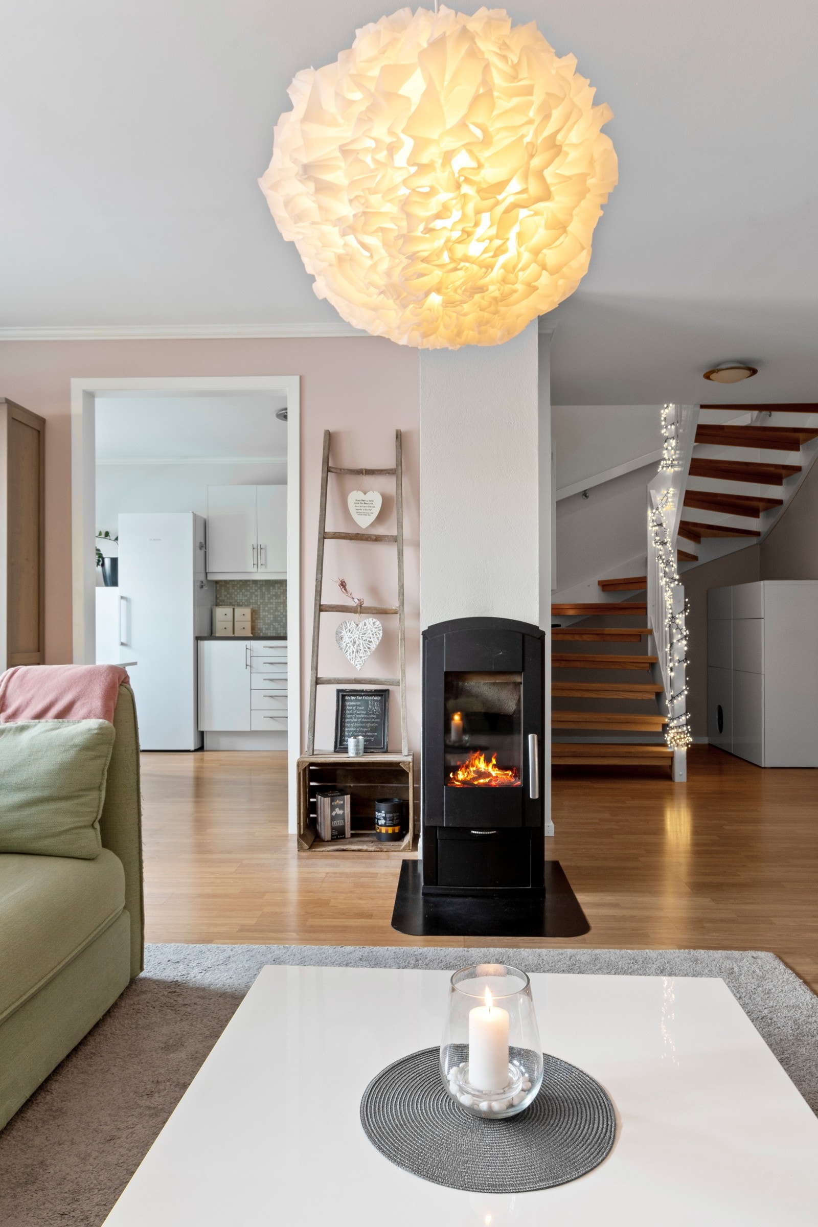 Peisovnen i stuen gir en god og lun varme Galleribilde