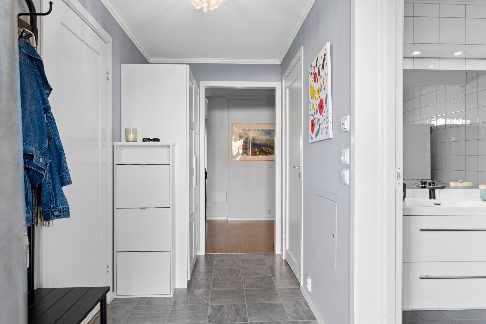 Her får du en praktisk og innflyttingsklar bolig med god standard og planløsning Galleribilde