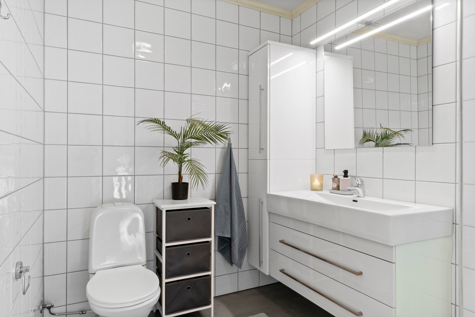 Flislagt baderom med gulvvarme i 2. etasje Galleribilde