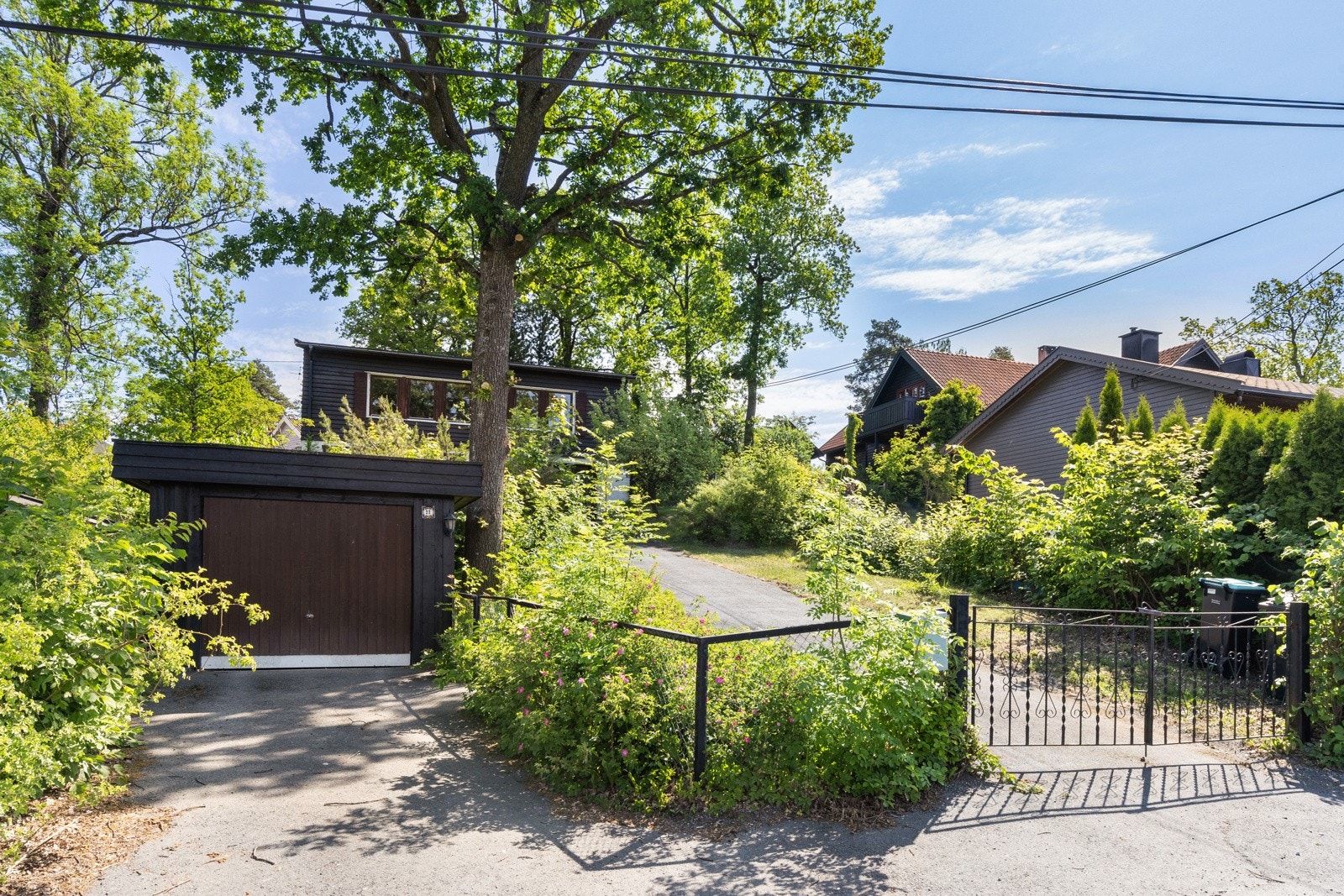 Her har vi gleden av å presentere en innholdsrik enebolig med stort potensial på Øvre Nes. Galleribilde